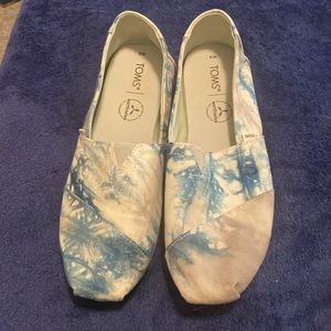 Toms woman’s blue and grey tie dye slip on shoes